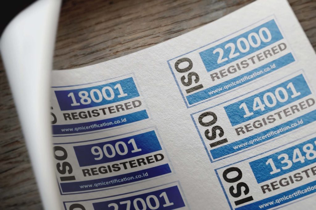 plusieurs normes iso sur une feuille, les normes iso sont importantes dans le cadre d'un système de management intégré