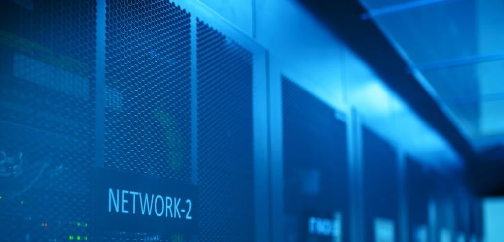 valorisation de la chaleur fatale un data center en gros blanc tonalités bleues