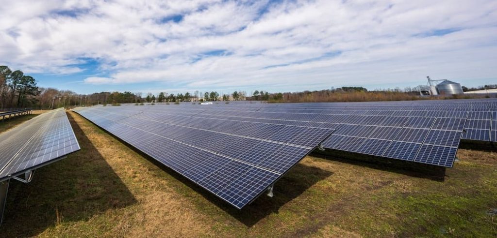panneaux solaires utiles dans la décarbonation